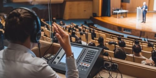 Course in Introduction to Simultaneous Interpreting